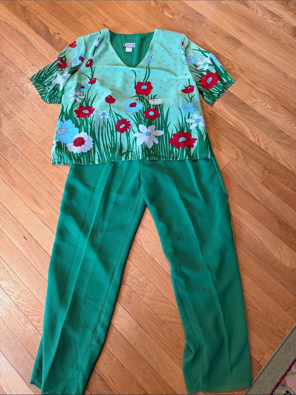 Vintage Green Floral Matching Set - Short Sleeve Top & Pants